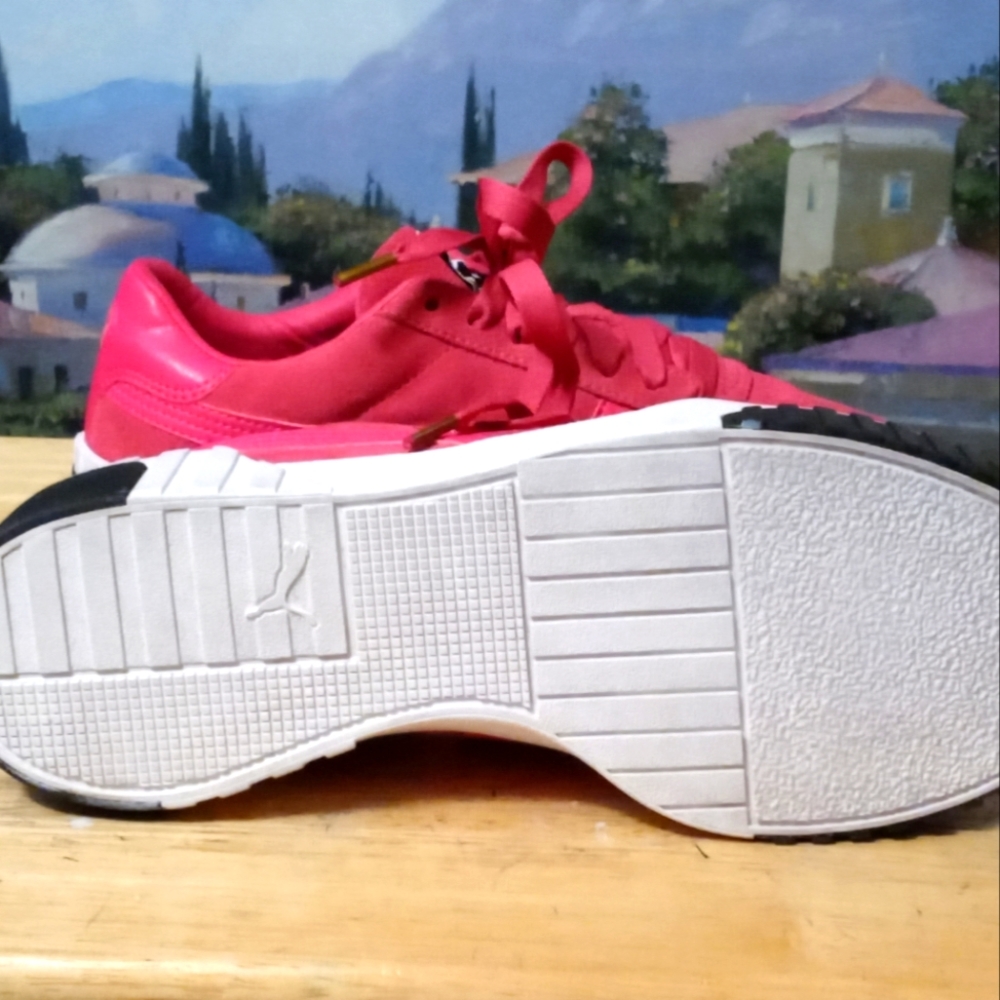 ππPuma Caliπ©women 6.5,Bright Pink.π Get Your Feet In These Shoes.ππ - Picture 1 of 16